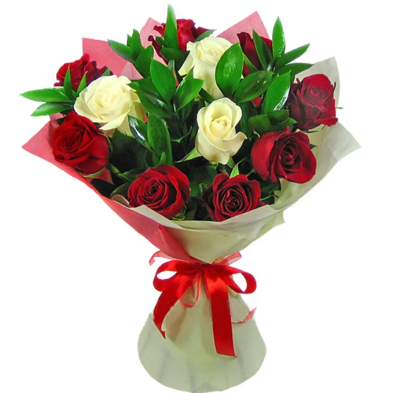 Букет из 11 красных и белых роз с зеленью, доставка Чистополь